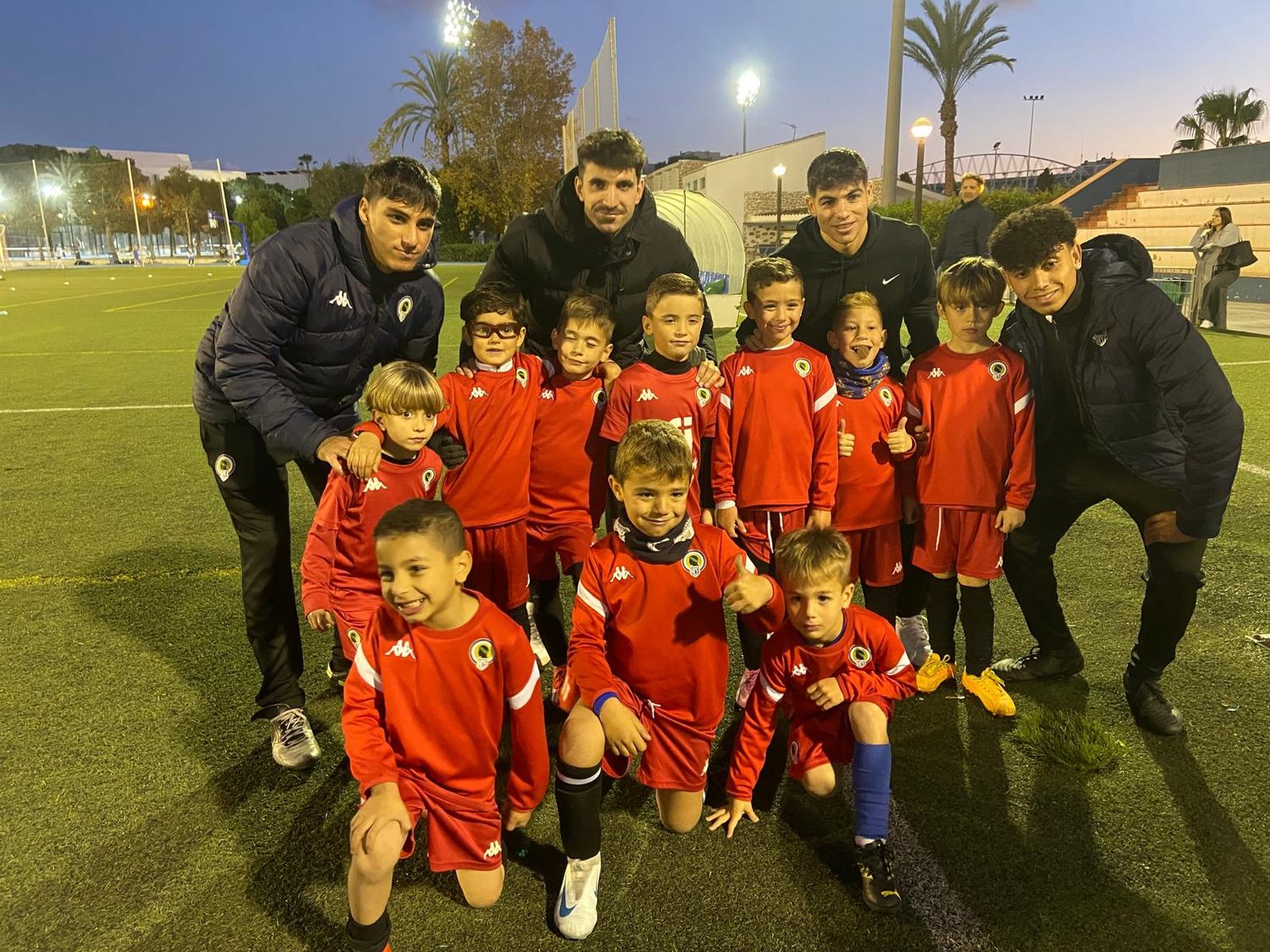 Jóvenes futbolistas del Hércules en una actividad